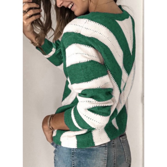 🤩HPx5💚Green & White Striped V-Neck Knit Sweater - Picture 2 of 7